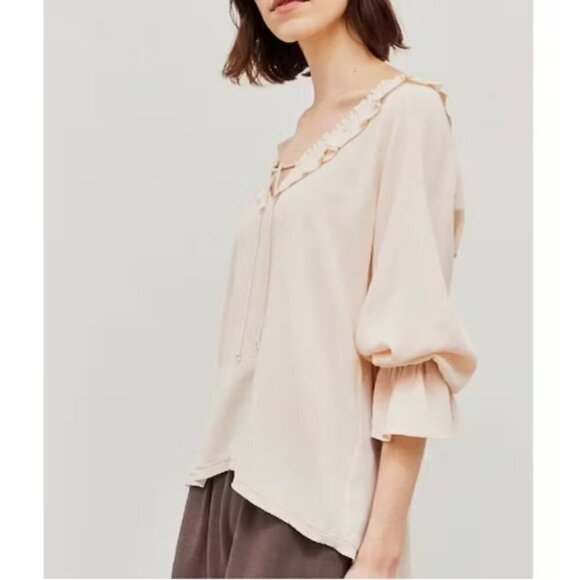 Grade & Gather sz M NWOT Light Stone Grey Boho Gauzy Ruffle Peasant Blouse - Picture 2 of 9